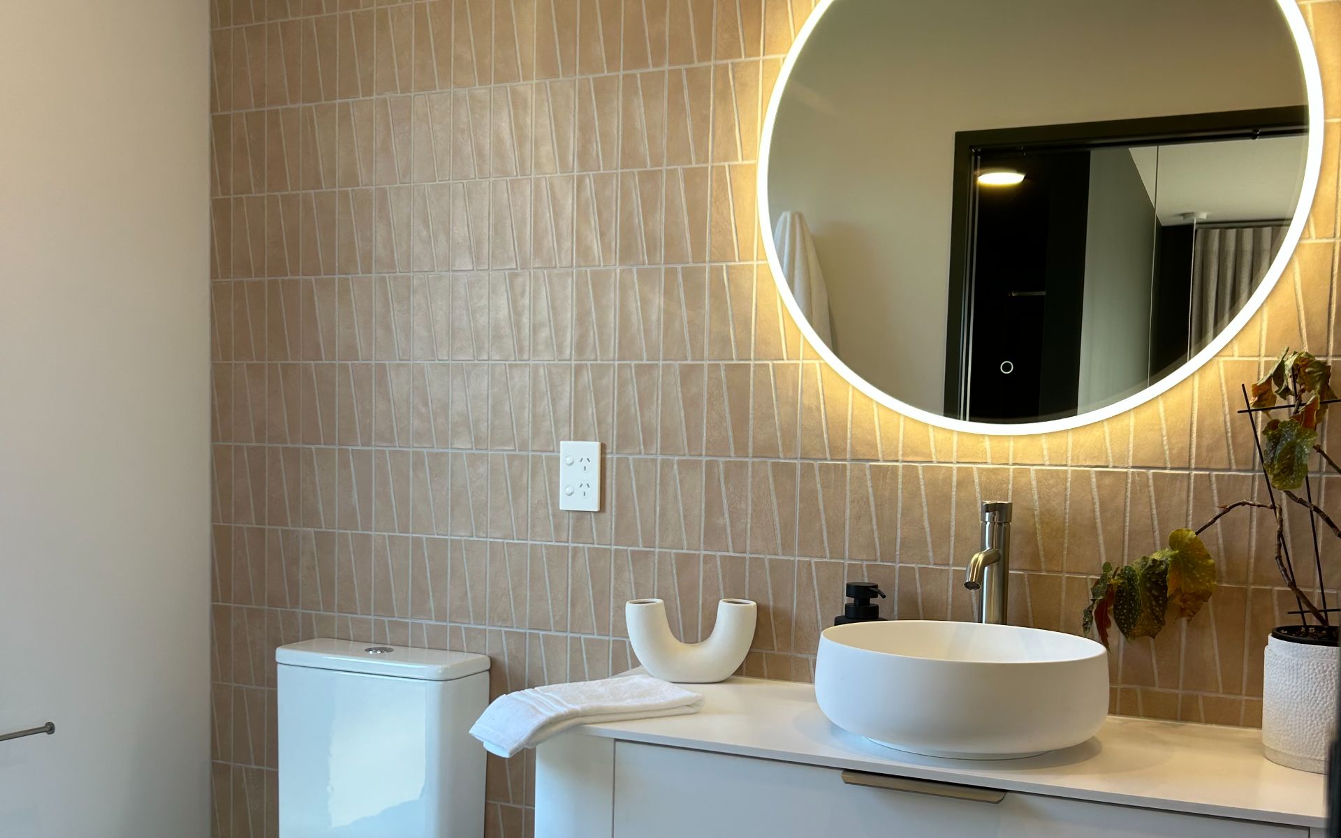 jennian bathroom1920x1200 003
