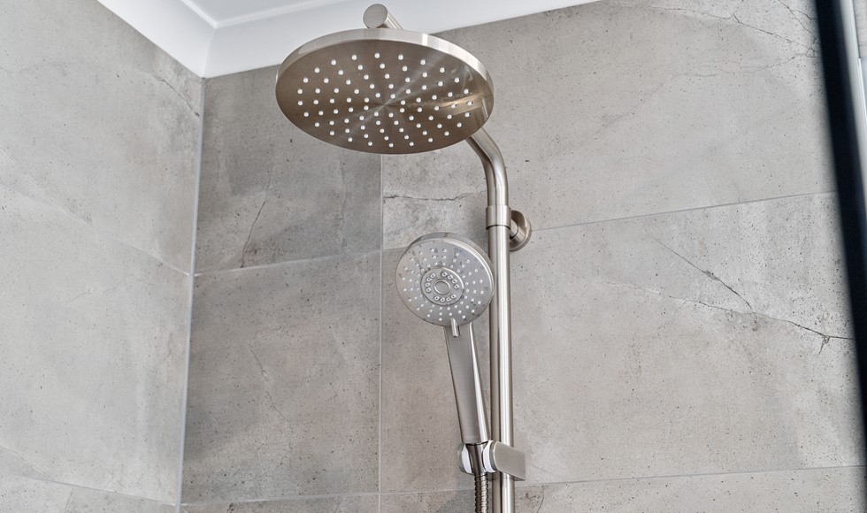 What Tiles Are Best For Shower Walls, How To Install Large Tiles On Shower Wall Panels